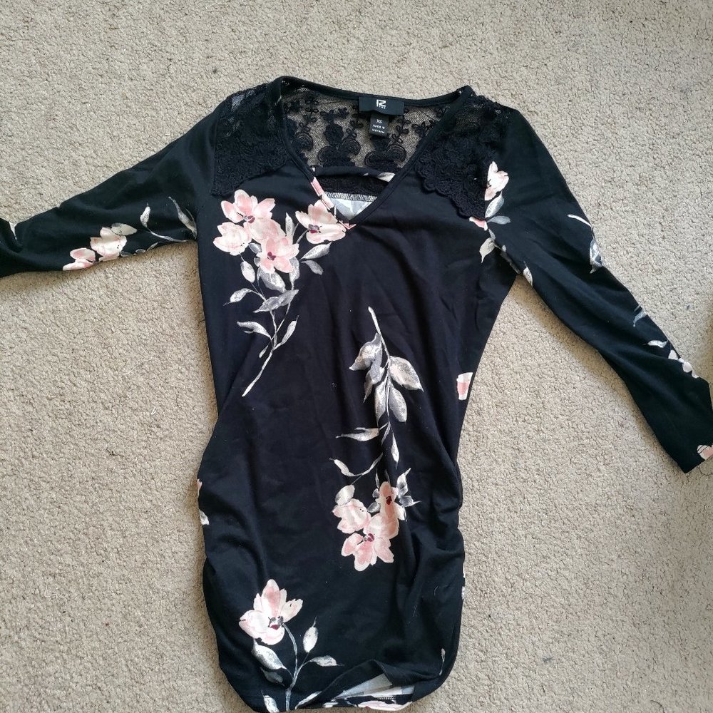 Flowery long-sleeved top